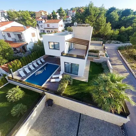 With 2 Pools, And Sauna Sunce Villa *