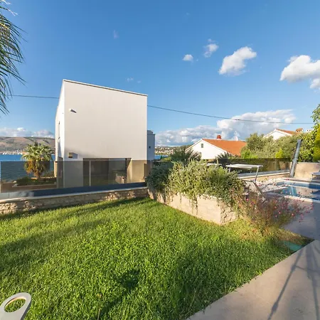 With 2 Pools, And Sauna Sunce Вилла *