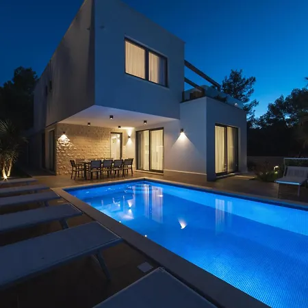 With 2 Pools, And Sauna Sunce