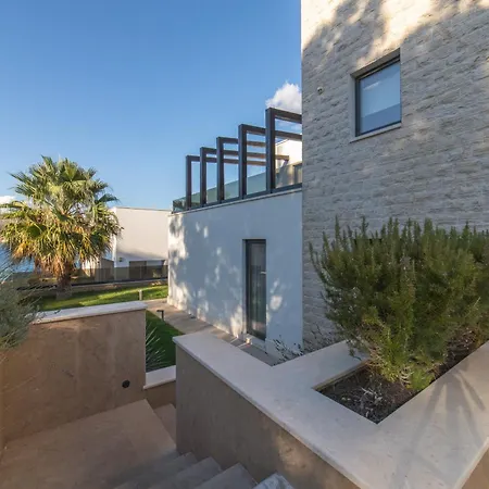 Вилла With 2 Pools, And Sauna Sunce Трогир