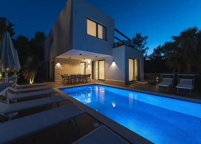 With 2 Pools, And Sauna Sunce